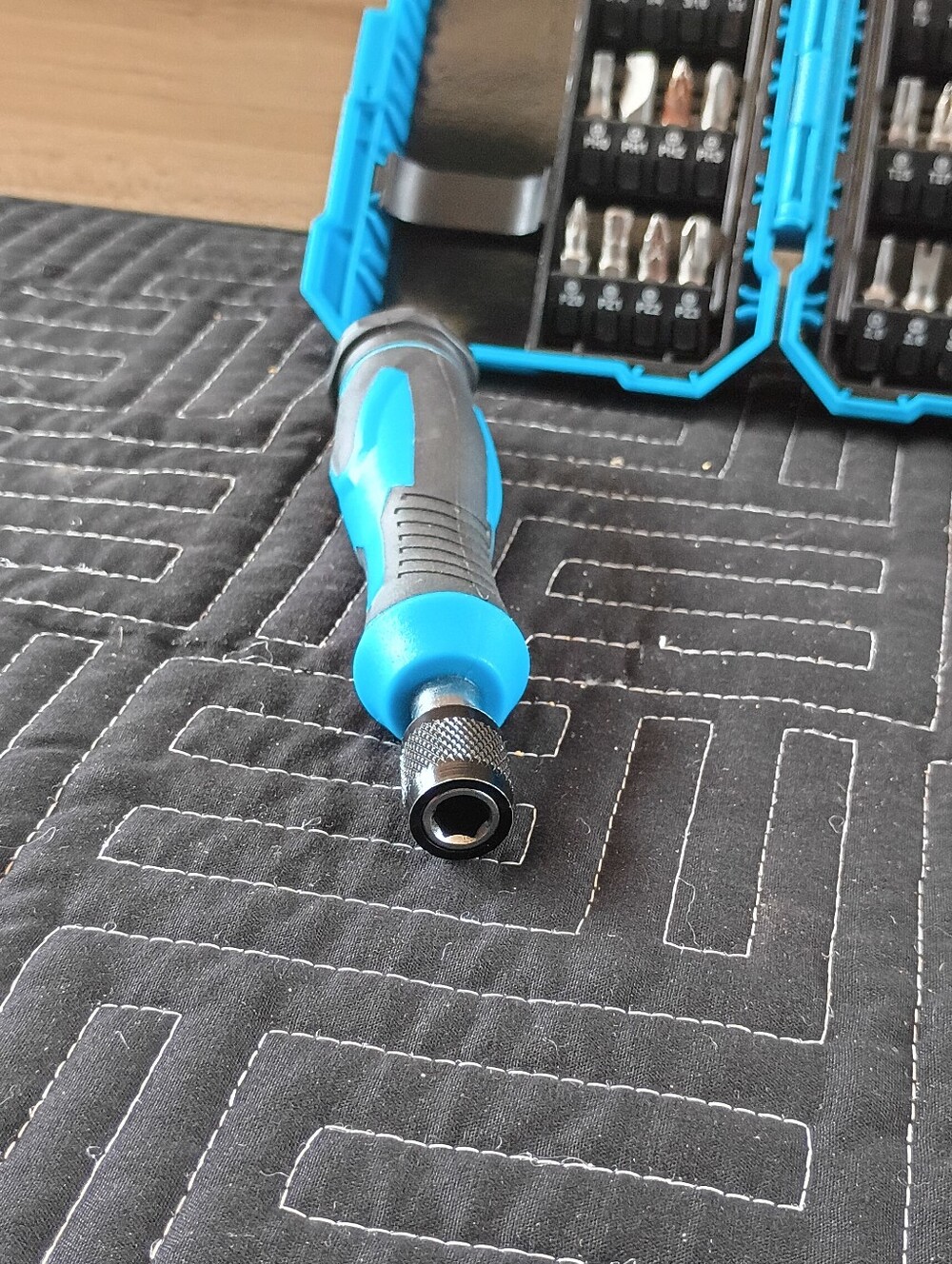 Blue Multi-Bit Screwdriver Set with Case - Picture 6 of 9